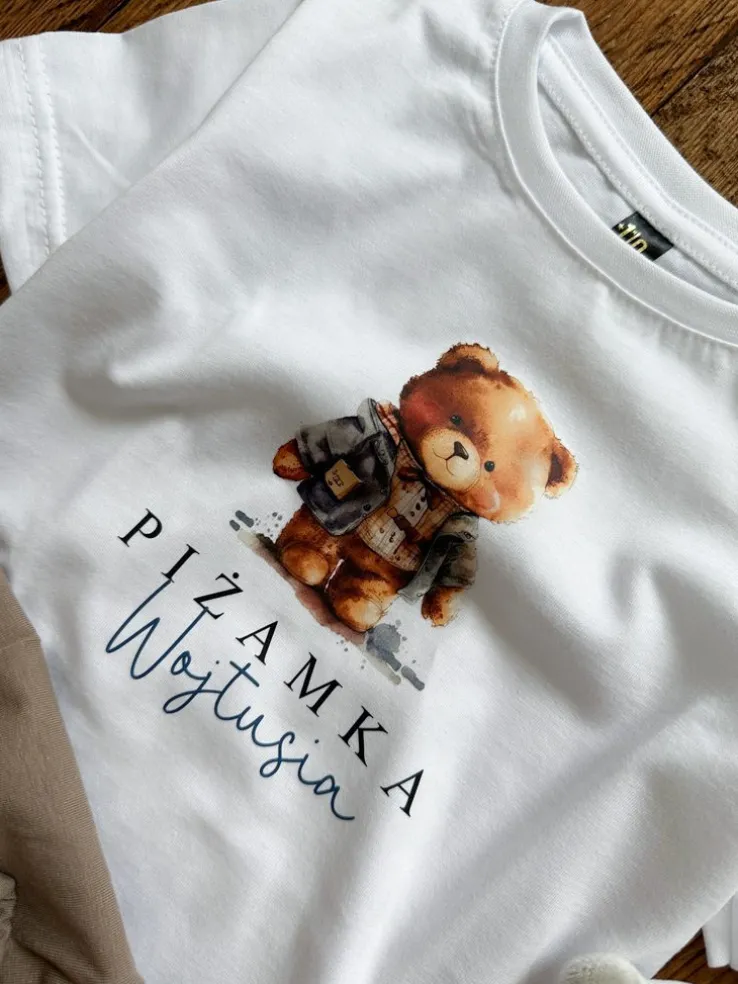 Beżowo biała piżama dziecięca z nadrukiem misia + imię