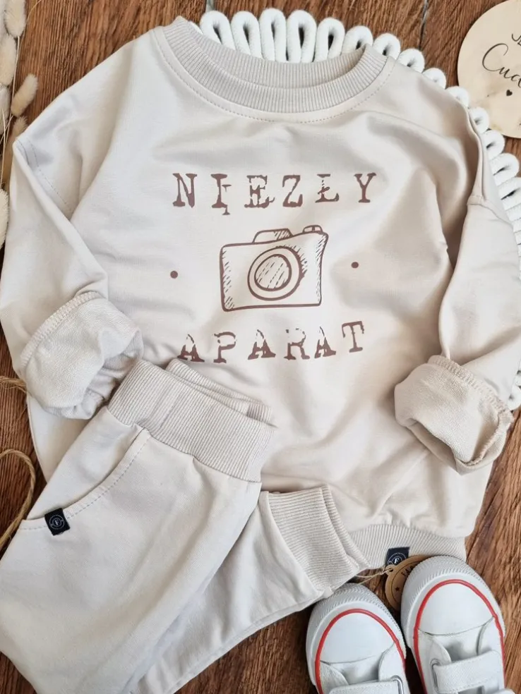 Beżowy komplet dresowy niezły aparat bluza + spodnie