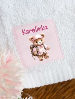 Biały ręcznik miś w różowym ubranku + imię