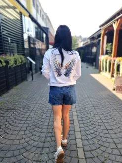 Bluza damska biała z nadrukiem skrzydeł