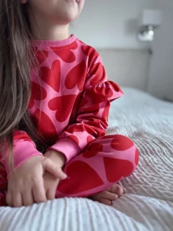 Bluza dla dziewczynki z falbankami serca na różu