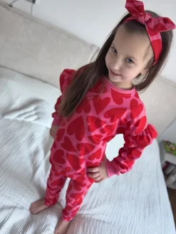 Bluza dla dziewczynki z falbankami serca na różu