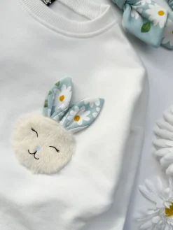Bluza dziecięca buzia króliczka z uszkami błękitne stokrotki