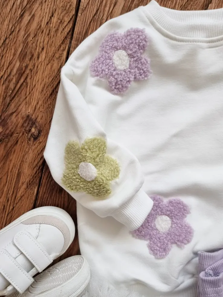 Bluza dziecięca z kolorowymi kwiatuszkami