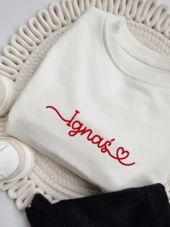 Bluza dziecięca z nadrukiem imienia z serduszkiem