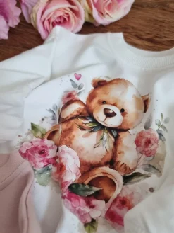 Bluza dziecięca z nadrukiem misia w kwiatach