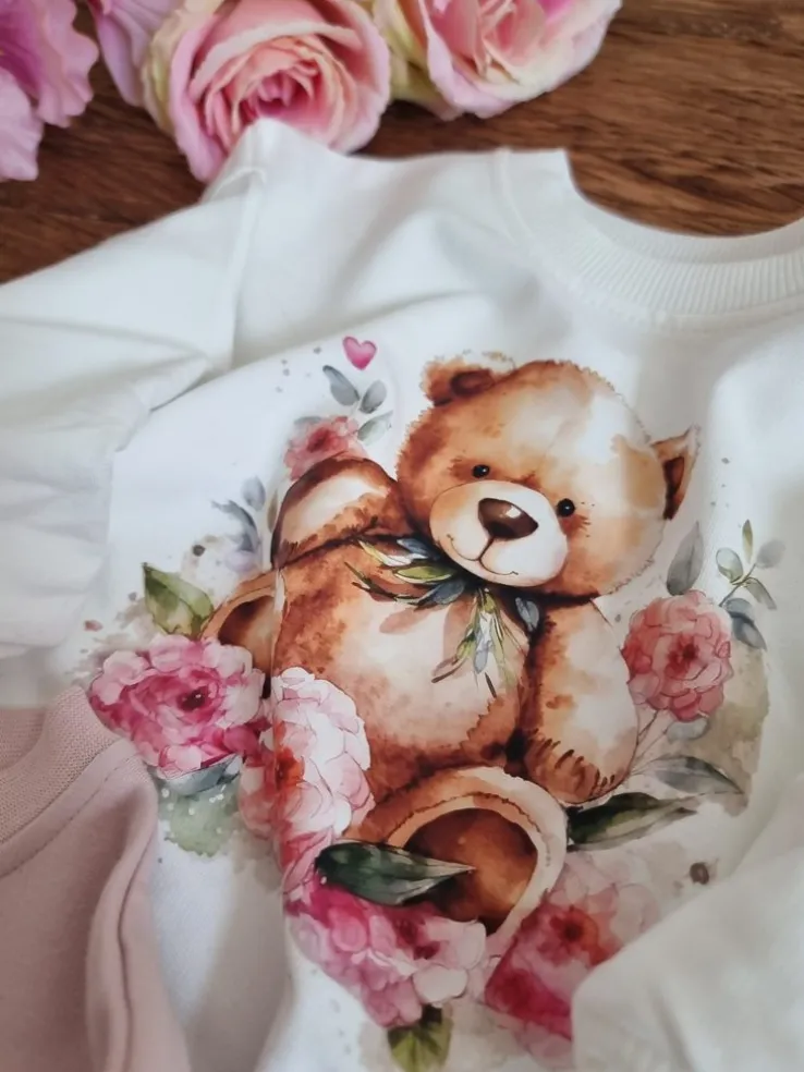 Bluza dziecięca z nadrukiem misia w kwiatach