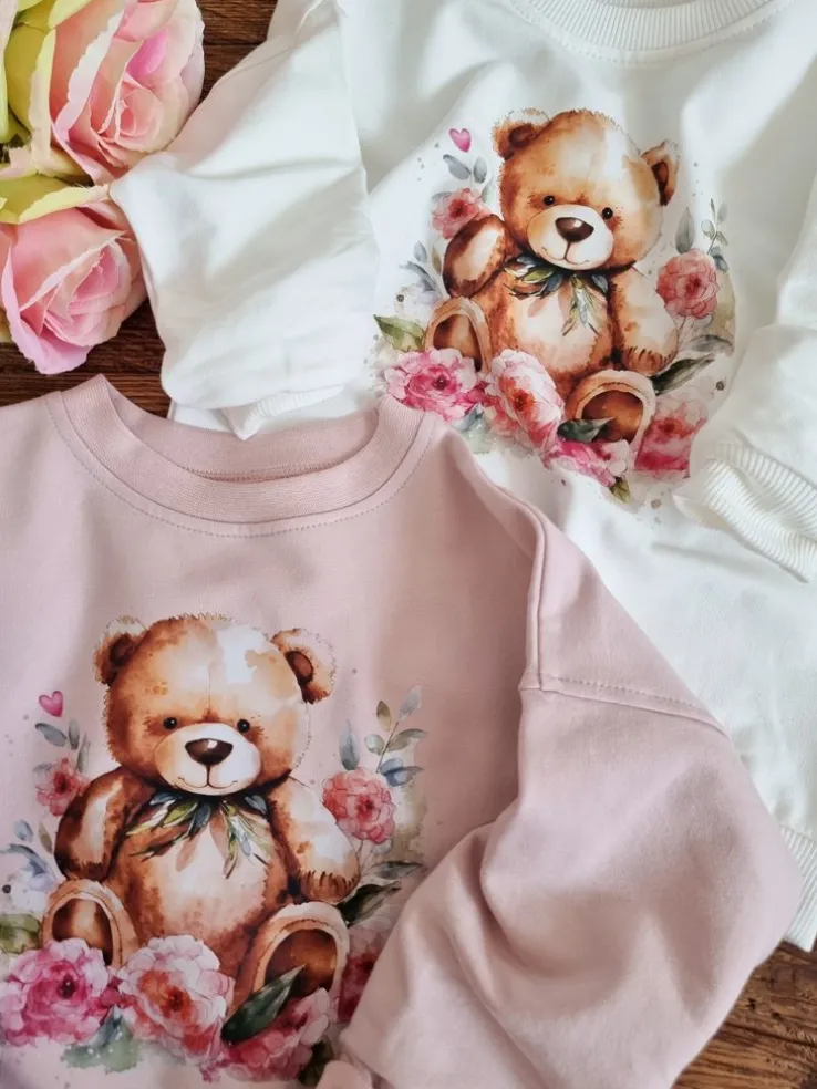 Bluza dziecięca z nadrukiem misia w kwiatach