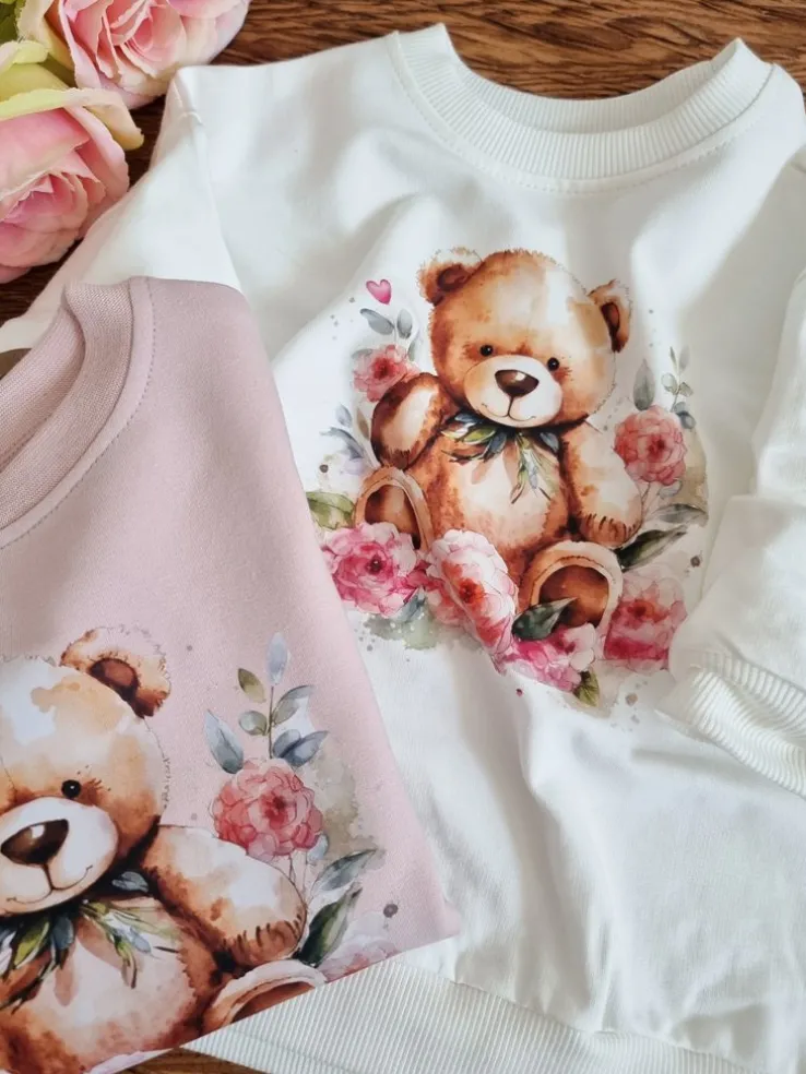 Bluza dziecięca z nadrukiem misia w kwiatach