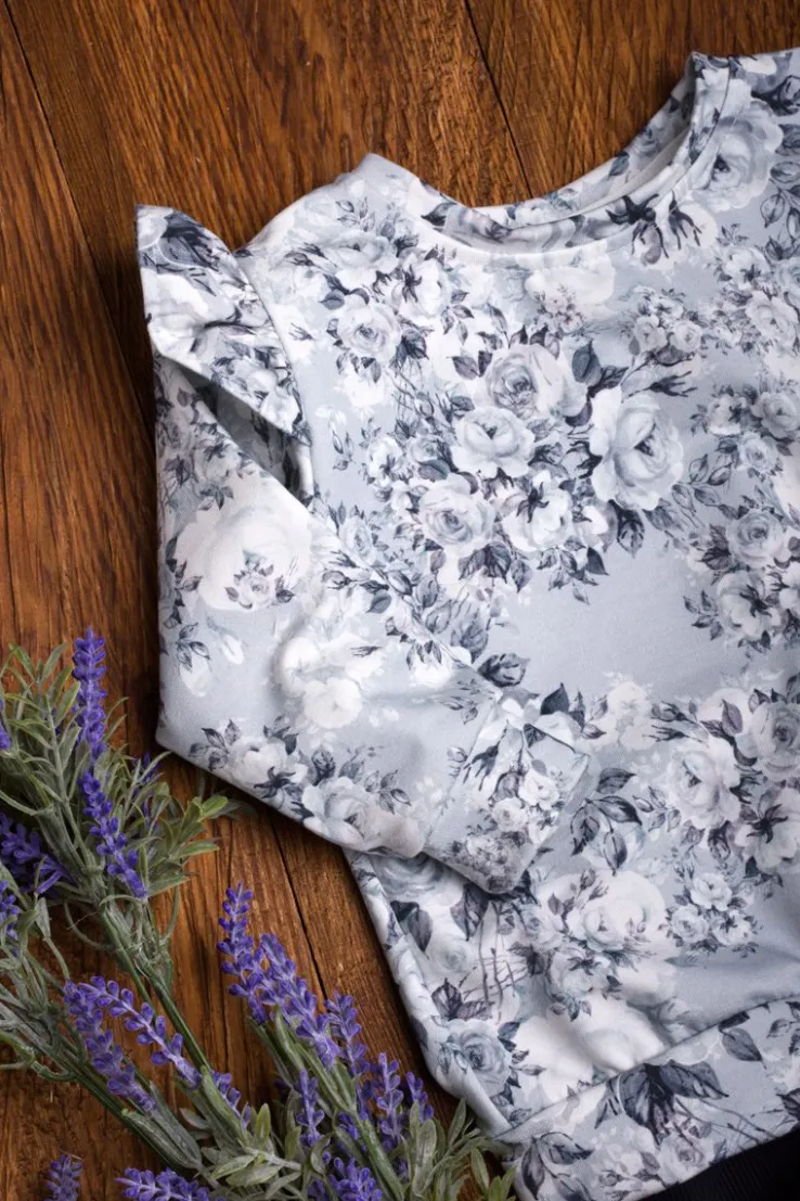 Bluza z falbankami przy rękawach niebieskie róże