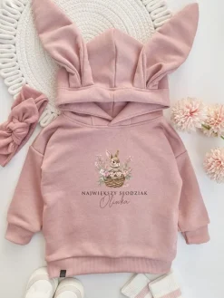 Bluza z kapturem z uszkami zajączka króliczek w wiklinowym koszu