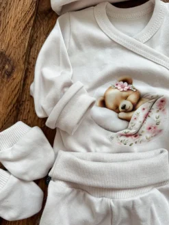 Body kopertowe miś pod kwiatową kołderką