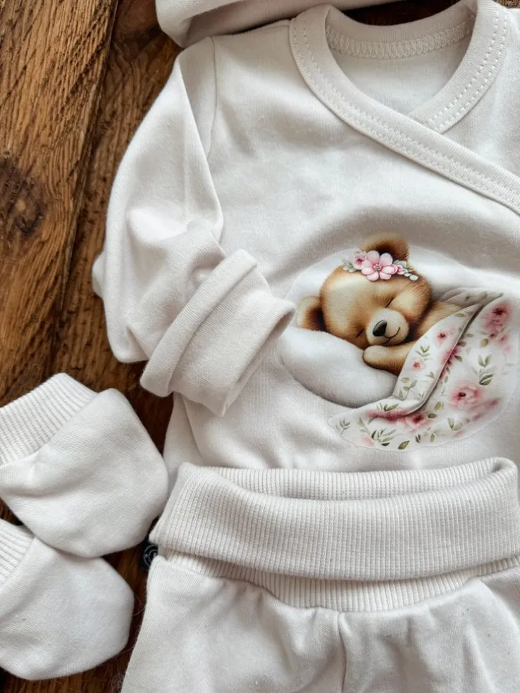 Body kopertowe miś pod kwiatową kołderką