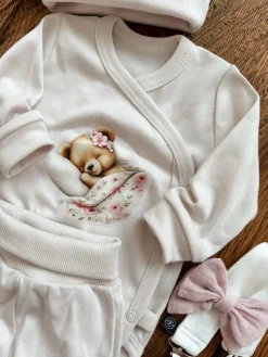 Body kopertowe miś pod kwiatową kołderką