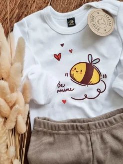 Body niemowlęce z nadrukiem pszczółki