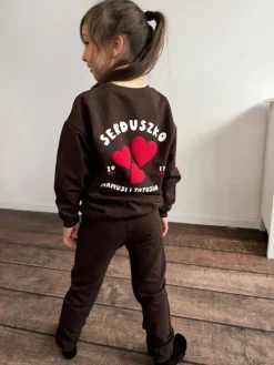 Brązowy komplet dla dziecka serduszko mamusi i tatusia (bluza + spodnie)