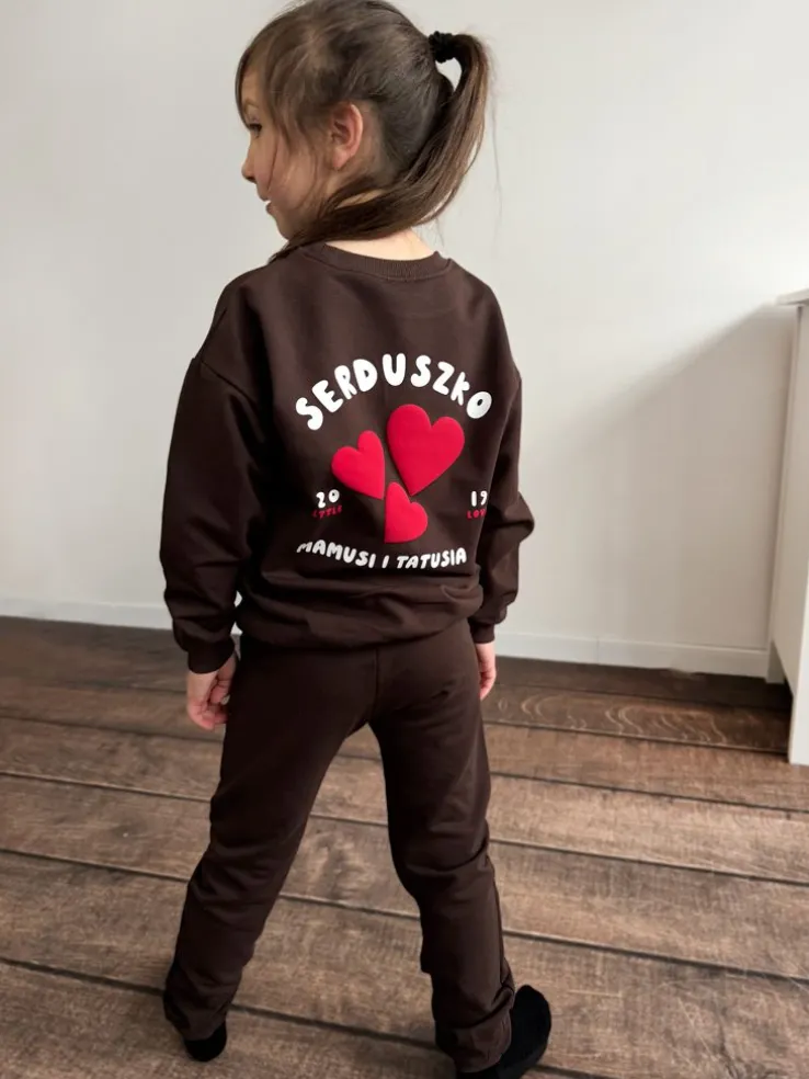 Brązowy komplet dla dziecka serduszko mamusi i tatusia (bluza + spodnie)