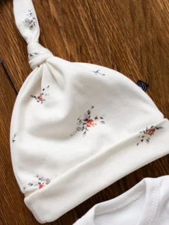 Czapeczka niemowlęca bawełniana kwiatuszek