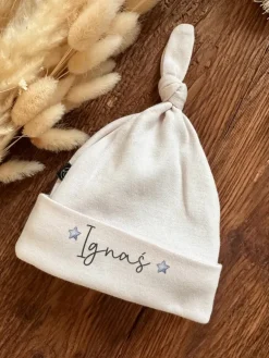 Czapka dla niemowlaka imię z gwiazdkami