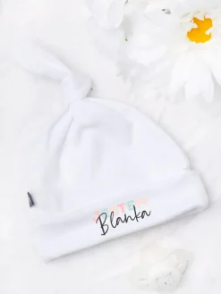 Czapka dla niemowlaka z pastelowym napisem jestem + imię