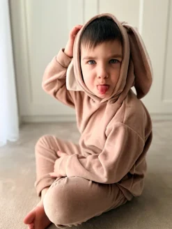 Dres welurowy dziecięcy z uszkami zajączka beżowy