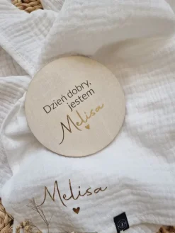 Drewniana tabliczka ze złotym imieniem