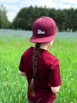 Dziecięca czapka z daszkiem z nadrukiem the remix