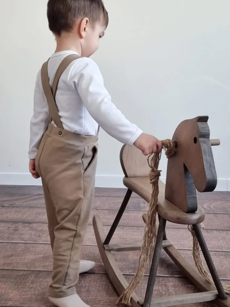 Elegancki komplet dla chłopca kawowy