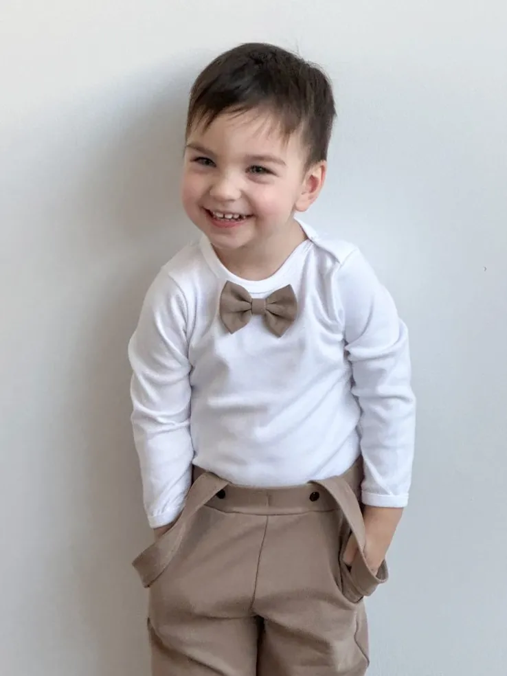 Elegancki komplet dla chłopca kawowy