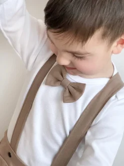 Elegancki komplet dla chłopca jasnobeżowy