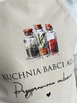 Fartuch kuchenny z nadrukiem kuchnia babci przyprawiona miłością