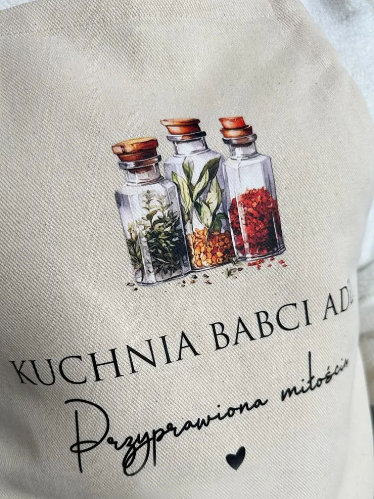 Fartuch kuchenny z nadrukiem kuchnia babci przyprawiona miłością
