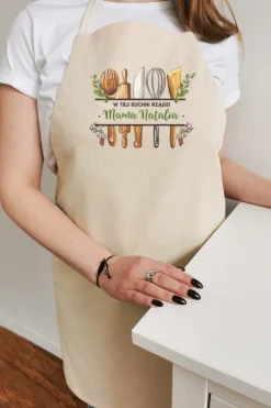 Fartuch kuchenny z nadrukiem W kuchni rządzi mama