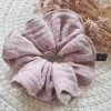 Gumka scrunchie do włosów muślinowa pastelowy róż