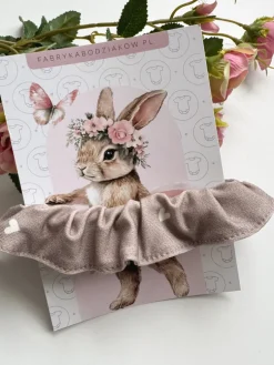 Gumka scrunchie do włosów serduszka na beżu