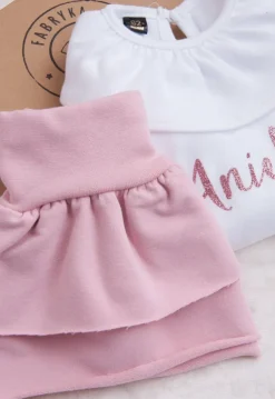 Jasnoróżowa spódniczka z falbanką