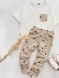 Komplet dla dziecka koszulka z kieszonką + legginsy biedronki na beżu
