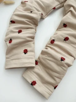Komplet dla dziecka koszulka z kieszonką + legginsy biedronki na beżu