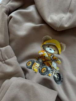 Komplet dla dziecka miś na quadzie (bluza z kapturem + spodnie)