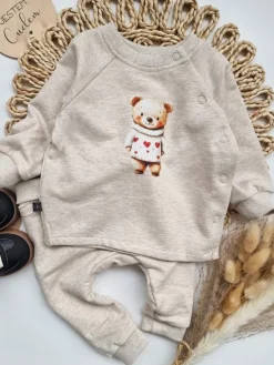 Komplet dla dziecka misio w sweterku w serduszka
