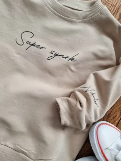 Komplet dla dziecka super synek z imieniem na rękawku (bluza + spodnie)
