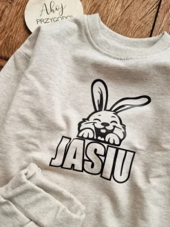 Komplet dla dziecka wesoły zajączek z imieniem (bluza + spodnie)