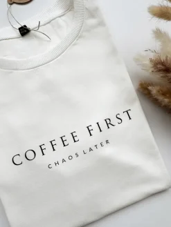 Koszulka damska z nadrukiem coffee first chaos later