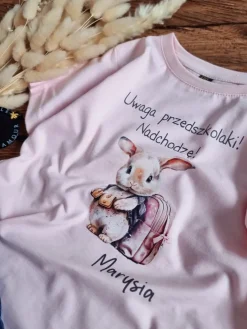 Koszulka dziecięca z króliczkiem Uwaga przedszkolaki!