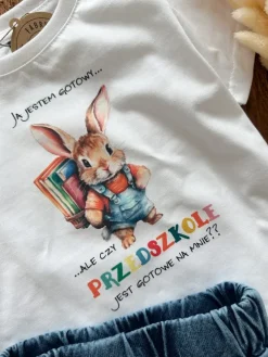 Koszulka dziecięca z nadrukiem króliczka w szelkach