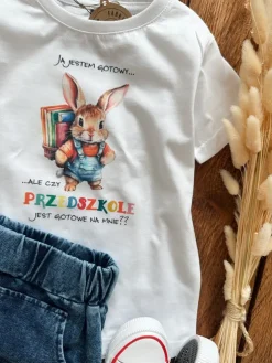 Koszulka dziecięca z nadrukiem króliczka w szelkach