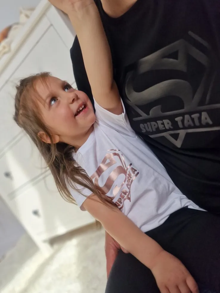 Koszulka męska z czarnym nadrukiem super tata