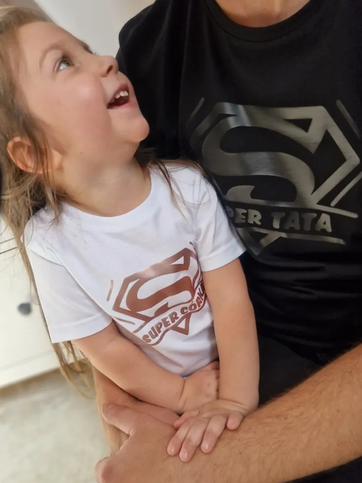Koszulka męska z czarnym nadrukiem super tata