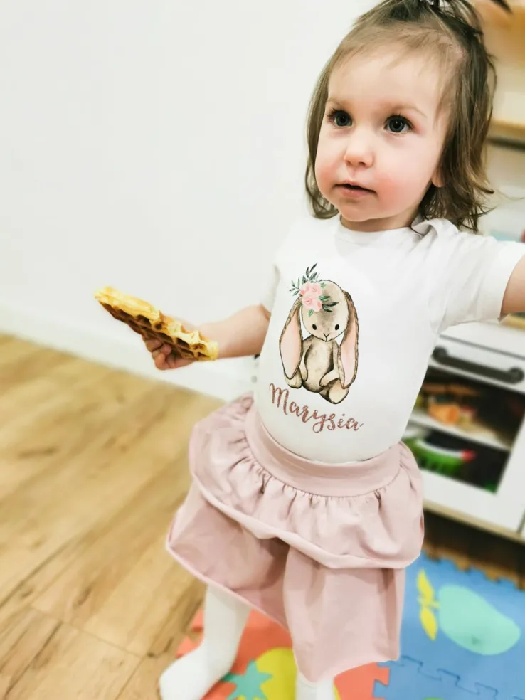 Koszulka zajączek z kwiatuszkami i imieniem