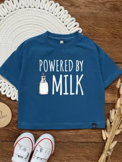 Koszulka z nadrukiem powered by milk